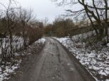 Pôvodne cesta viedla priamo a po nej aj turistická trasa, dnes je terén vyššie a pozemok využíva metrologický ústav (2023)